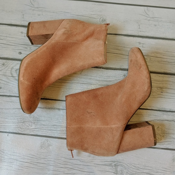 Kenneth Cole Reaction Shoes - ⬇️3/$2 Kenneth Cole Reaction Pink Faux Suede Boot